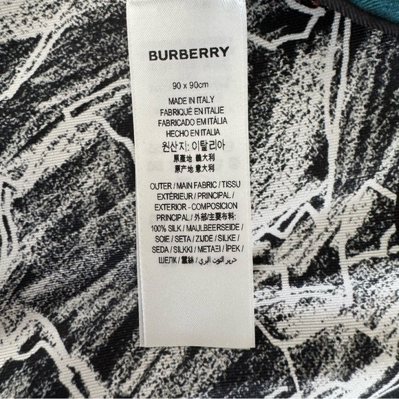 BNWT BURBERRY PRINTED SILK SCARF - Picture 4 of 4